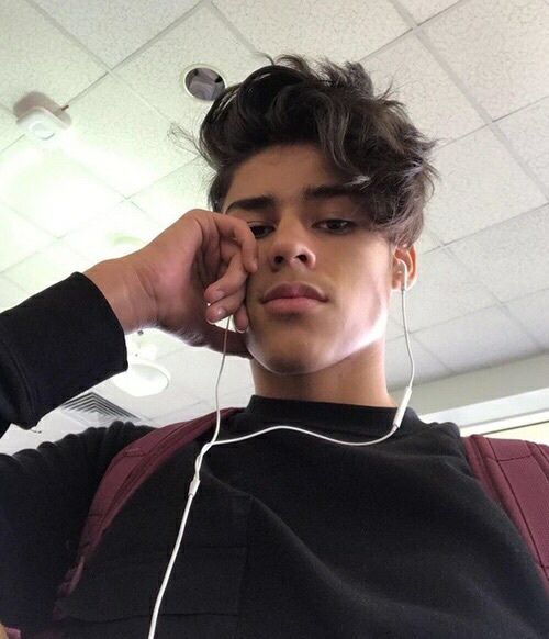 <em>Alejandro L.</em>